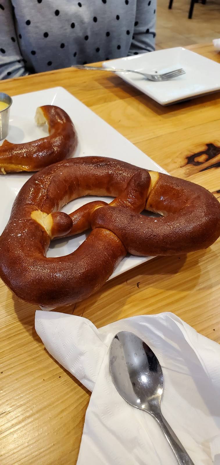 Gillersons Gastro Diner | restaurant | 313 W Main St, Genoa, IL 60135, USA | 7793820051 OR +1 779-382-0051