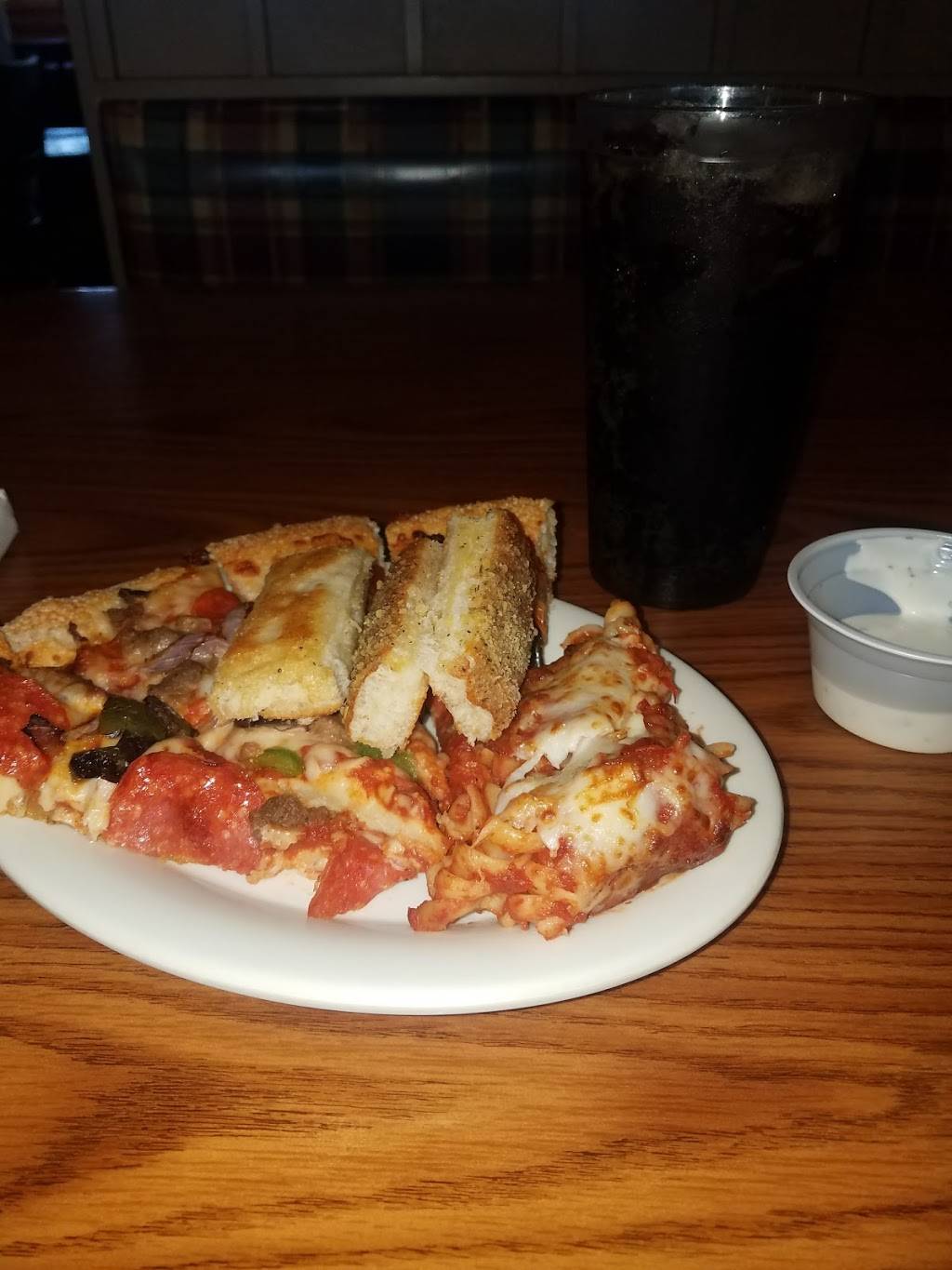 Pizza Hut | meal takeaway | 5229 N US Hwy 231, Wetumpka, AL 36092, USA | 3345675504 OR +1 334-567-5504