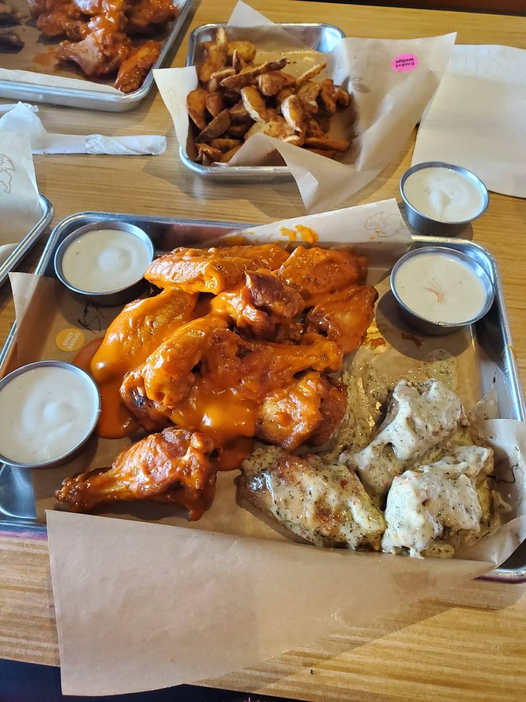 Buffalo Wild Wings | meal takeaway | 6677 N Wayne Rd, Westland, MI 48185, USA | 7346414000 OR +1 734-641-4000