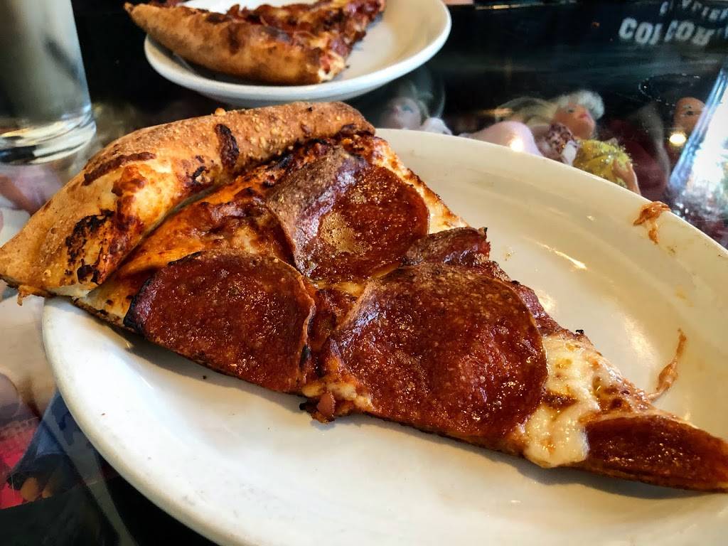 Schmizza Pub & Grub | restaurant | 628 NE Broadway, Portland, OR 97232, USA | 5035179981 OR +1 503-517-9981