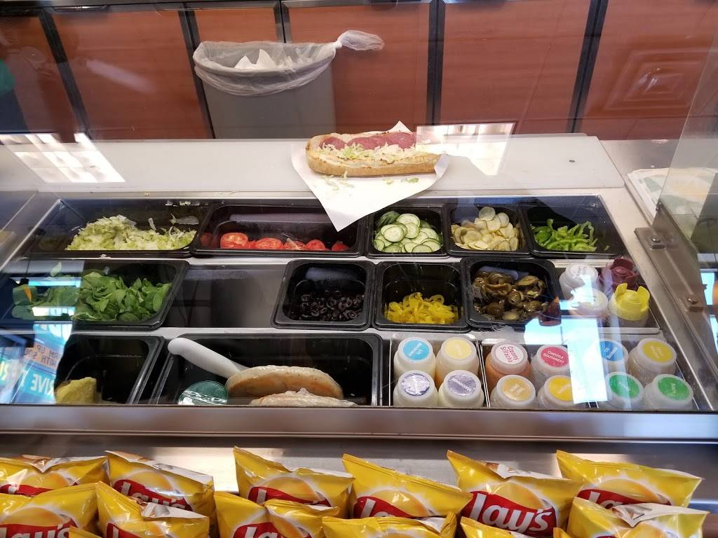 Subway | restaurant | 40058 Van Dyke Ave, Sterling Heights, MI 48313, USA | 5869394500 OR +1 586-939-4500