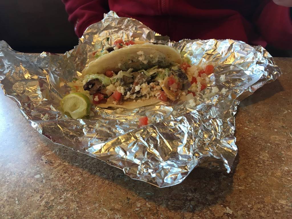 Taco Johns | restaurant | 2205 N Belt Hwy, St Joseph, MO 64506, USA | 8163642131 OR +1 816-364-2131