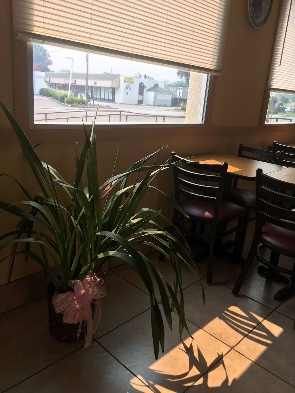 Oasis Burger & Shake | restaurant | 9345 La Riviera Dr, Sacramento, CA 95826, USA | 9163829699 OR +1 916-382-9699