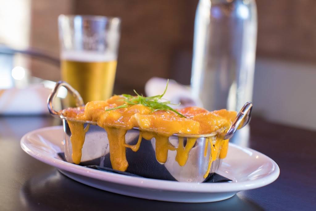 Rizzos Bar & Inn | restaurant | 3658 N Clark St, Chicago, IL 60613, USA | 7737998161 OR +1 773-799-8161