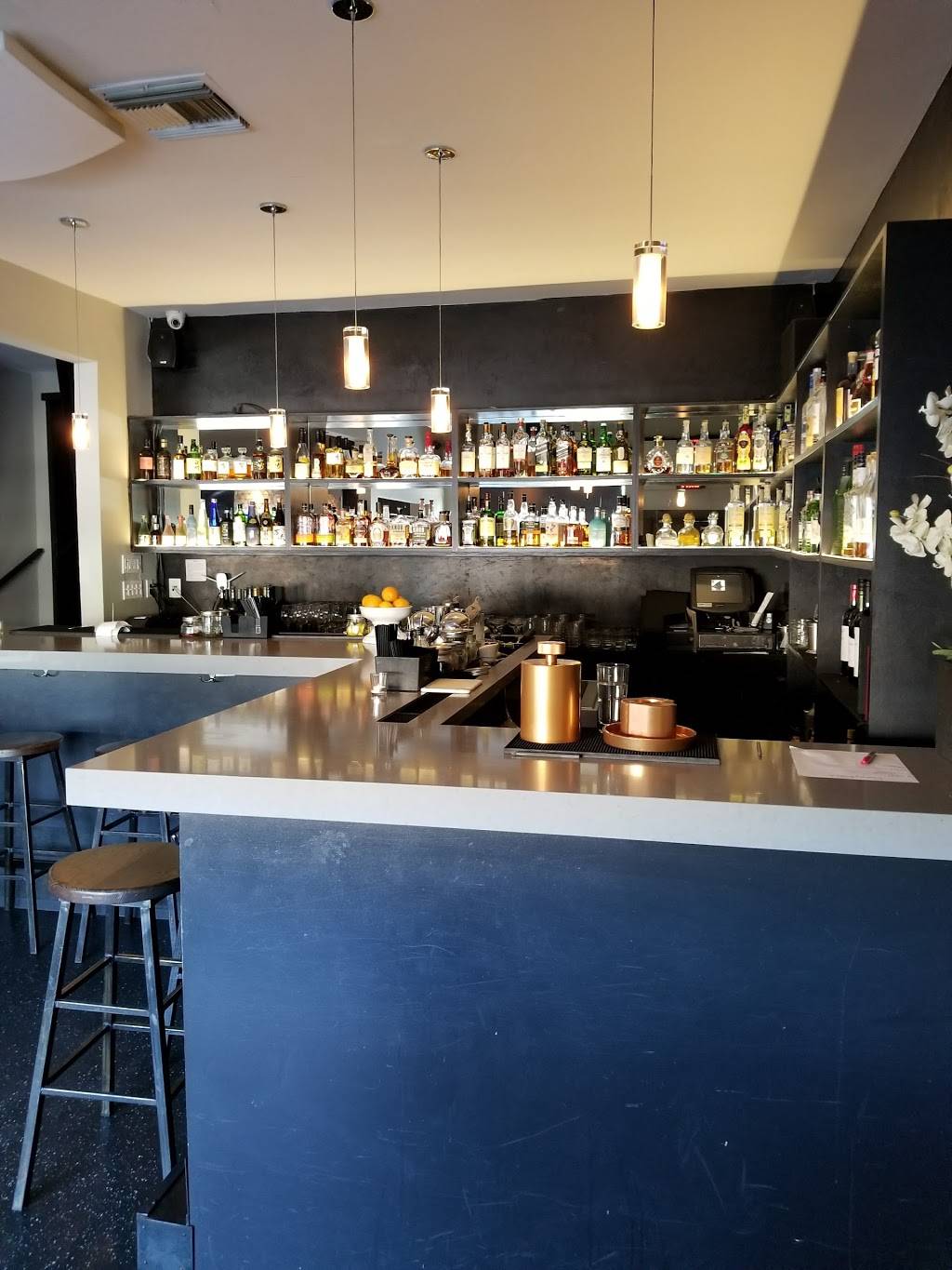 Fin | restaurant | 12223 W Washington Blvd, Los Angeles, CA 90066, USA | 3103988611 OR +1 310-398-8611