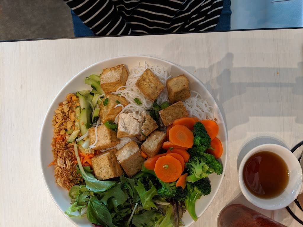 Broth & Basil Pho Noodle Bistro | restaurant | 18800 Limestone Commercial Dr Ste 400, Pflugerville, TX 78660, USA | 5122514746 OR +1 512-251-4746