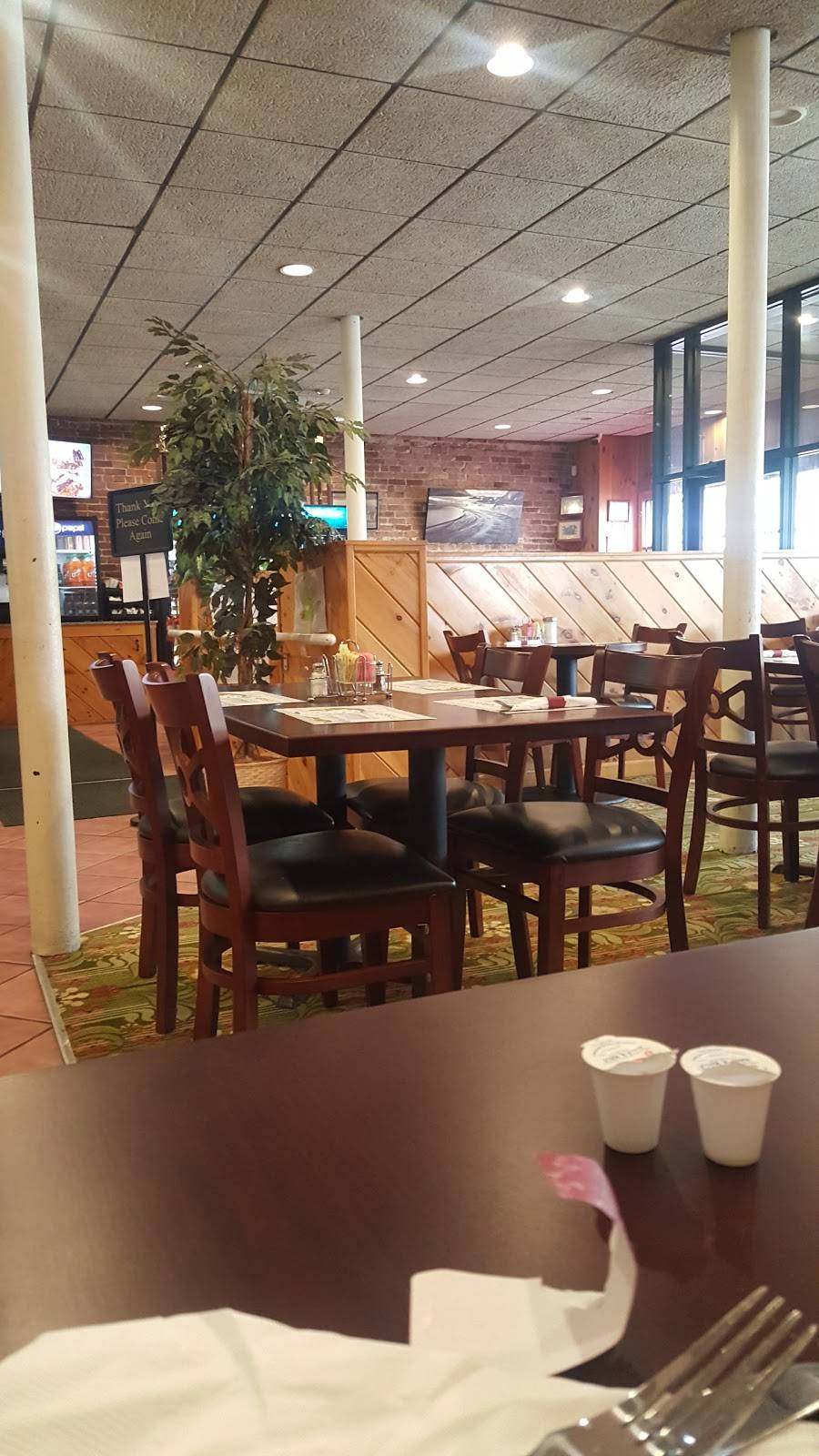 Gregorys | restaurant | 303 NE Main St, Douglas, MA 01516, USA | 5084762552 OR +1 508-476-2552