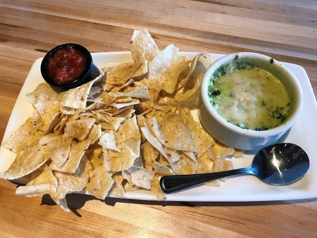 Applebees Grill + Bar | restaurant | 892 W Henderson Ave, Porterville, CA 93257, USA | 5597882031 OR +1 559-788-2031