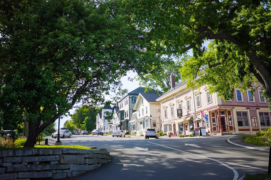Dennetts Wharf of Castine | restaurant | 15 Sea St, Castine, ME 04421, USA | 2073265026 OR +1 207-326-5026