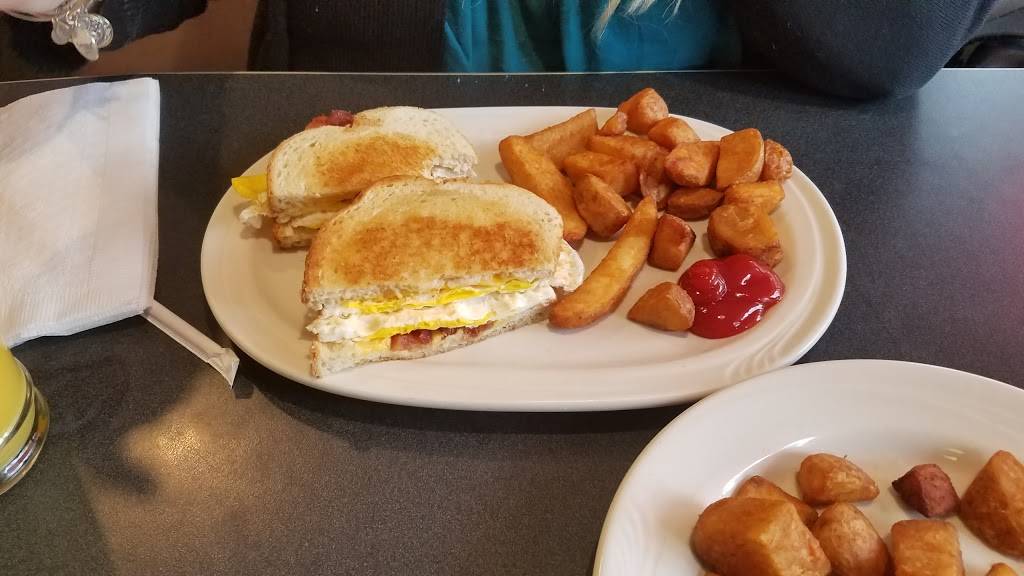 Friendlys | restaurant | 966 Grafton St, Worcester, MA 01604, USA | 5087983298 OR +1 508-798-3298