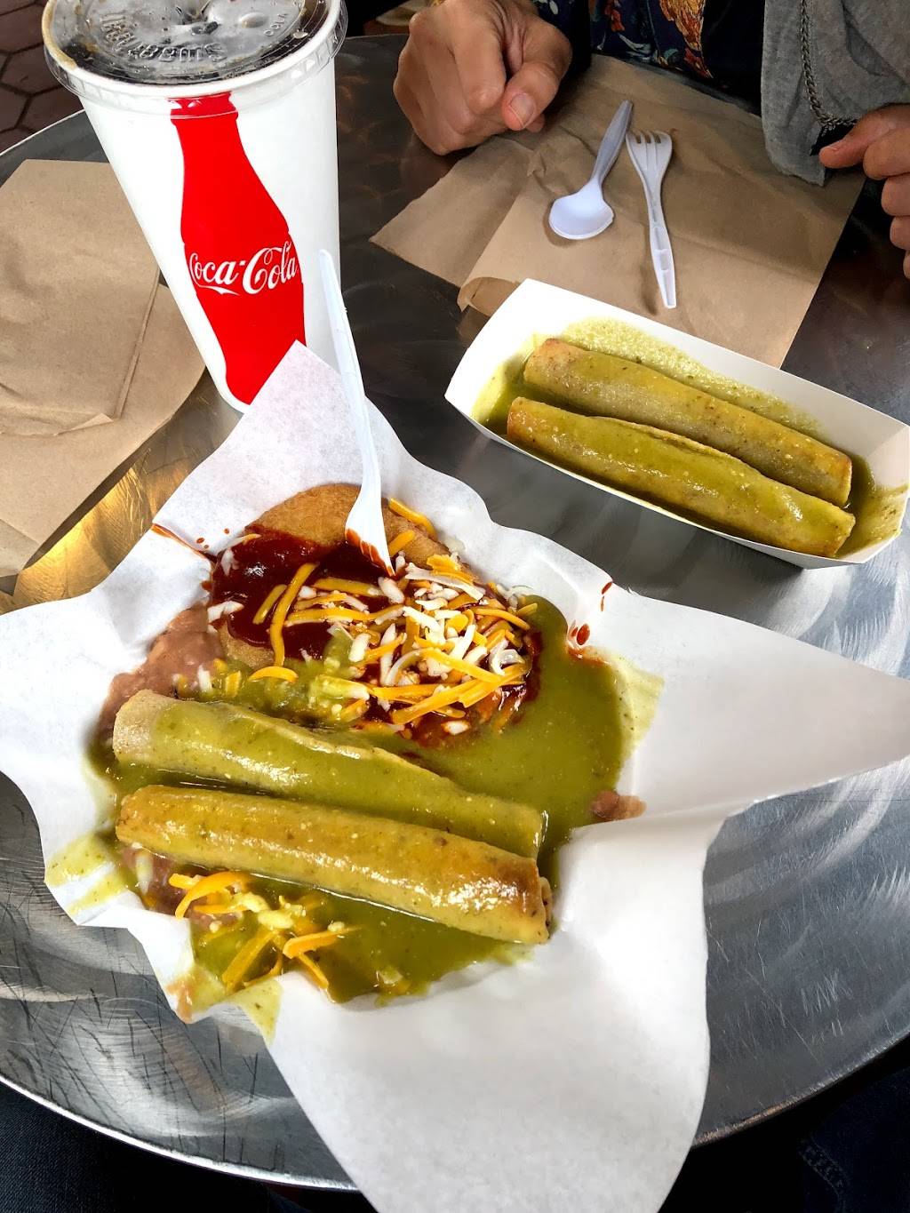 Cielito Lindo | restaurant | E-23 Olvera St, Los Angeles, CA 90012, USA | 2136874391 OR +1 213-687-4391