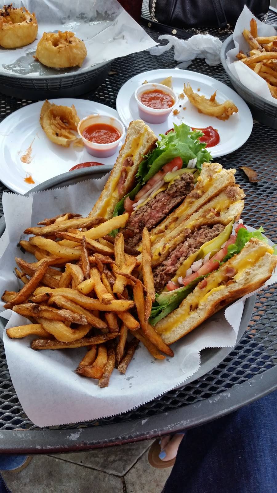 The Burg Bar & Grill | restaurant | 1752 Central Ave, St. Petersburg, FL 33712, USA | 7278942874 OR +1 727-894-2874