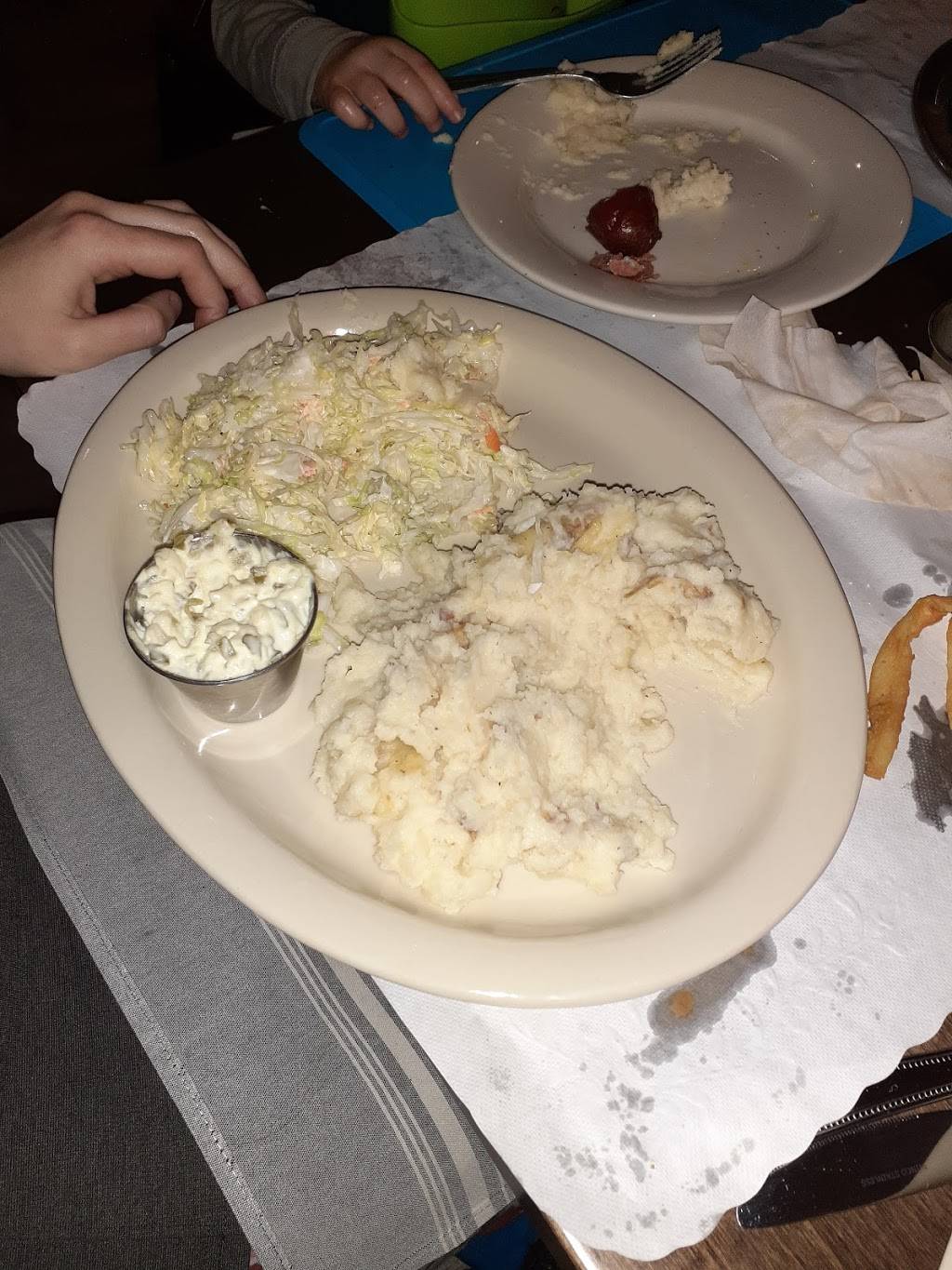 Gregs Tavern | restaurant | 208 Rantoul St, Beverly, MA 01915, USA | 9787208911 OR +1 978-720-8911