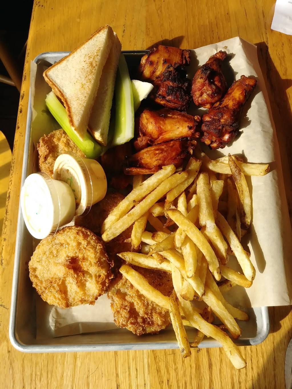 Hawg Wild BBQ & Catfish House | restaurant | 515 Grant St, Clarkesville, GA 30523, USA | 7067544323 OR +1 706-754-4323