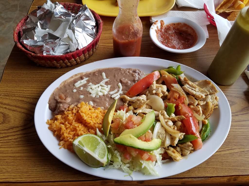 Antojitos Carmen | restaurant | 207 Main St, Columbus Junction, IA 52738, USA | 3197289055 OR +1 319-728-9055