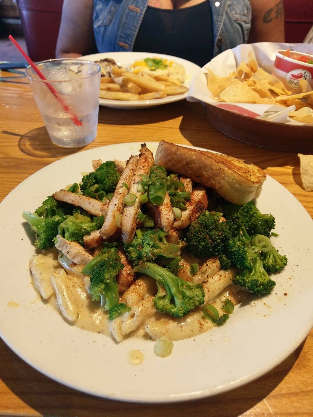 Chilis Grill & Bar | restaurant | 300 N University Dr, Pembroke Pines, FL 33024, USA | 9544319446 OR +1 954-431-9446