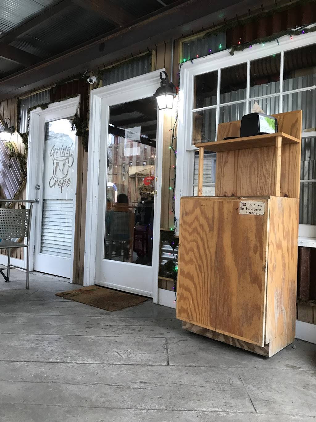 Grind N Crepe | restaurant | 301 Commerce St, Occoquan, VA 22125, USA | 5715723258 OR +1 571-572-3258