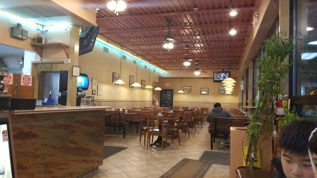 Johnnys Place | restaurant | 20 W Golf Rd, Des Plaines, IL 60016, USA | 8477492100 OR +1 847-749-2100