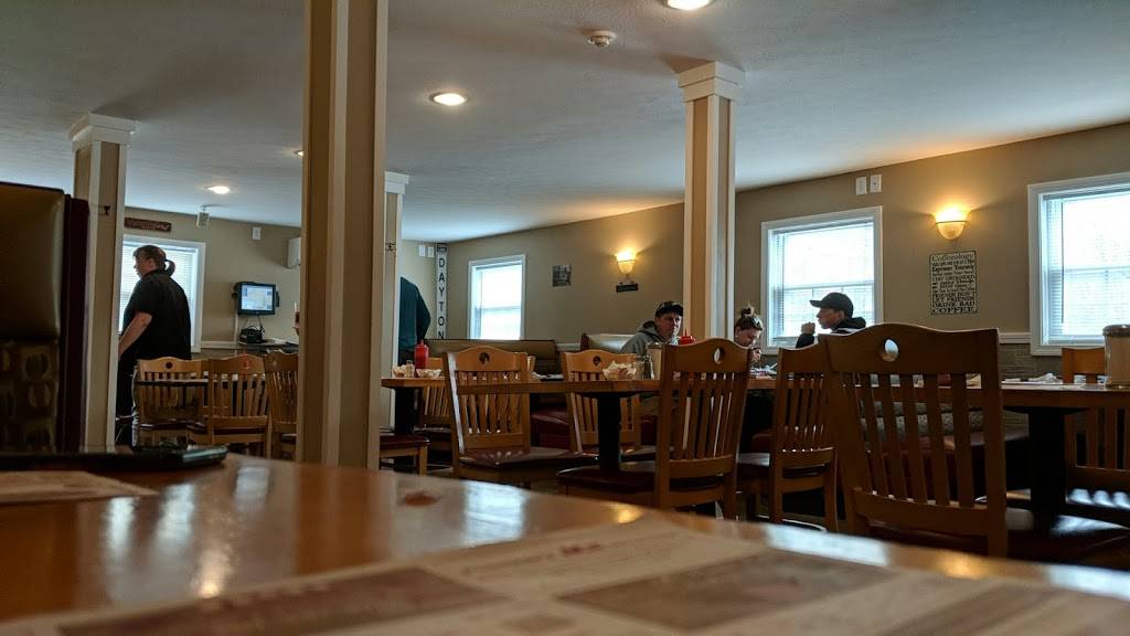 Town Line Family Restaurant | restaurant | 10 New County Rd, Hollis, ME 04042, USA | 2074994300 OR +1 207-499-4300