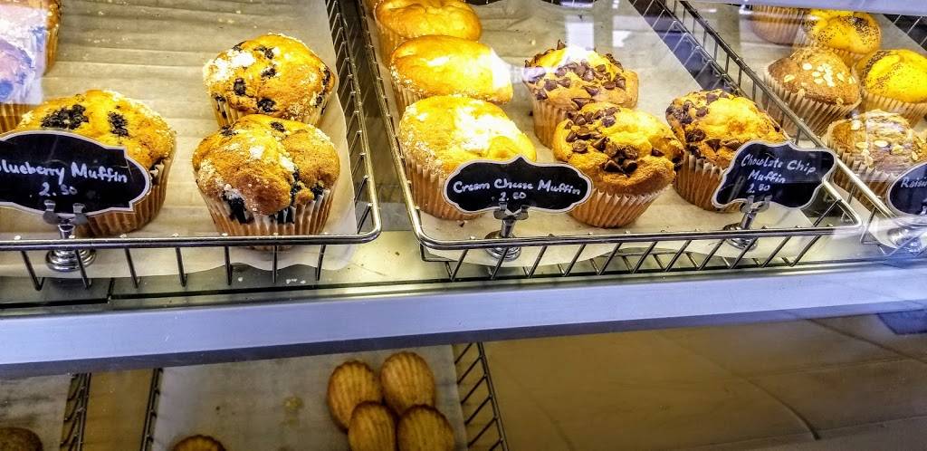 dollys | restaurant | 235 E Broadway, Long Beach, CA 90802, USA | 5624359400 OR +1 562-435-9400