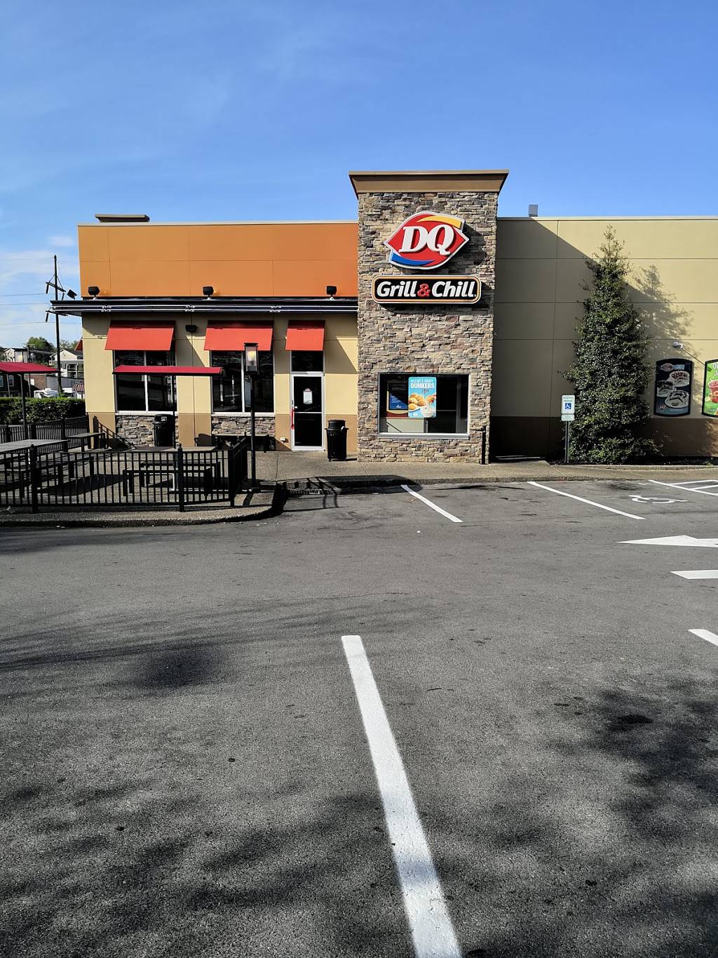 Dairy Queen Grill & Chill | restaurant | 464 W New Circle Rd, Lexington, KY 40511, USA | 8592589808 OR +1 859-258-9808