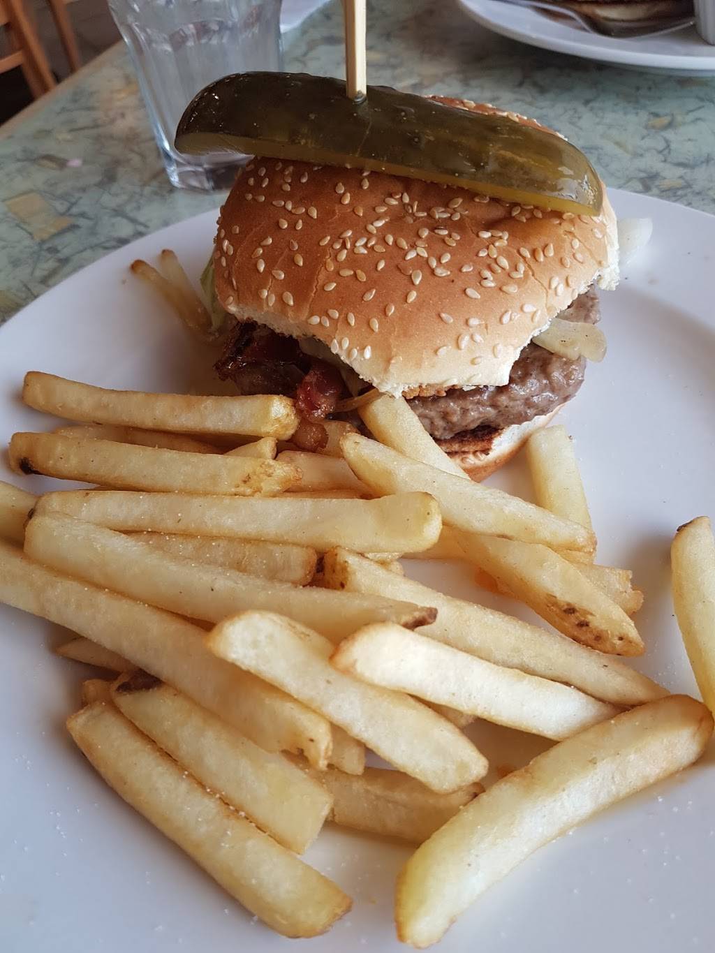 Rockin Johnnys Diner | restaurant | 486 Hazeldean Rd, Kanata, ON K2L 2K5, Canada | 6135917523 OR +1 613-591-7523