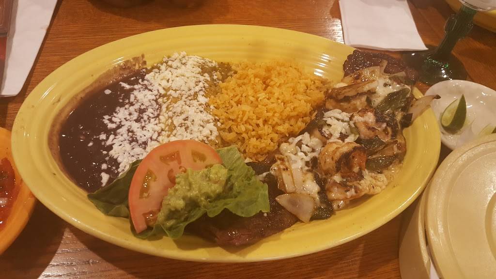 Santiagos Mexican Restaurant | restaurant | 24 Calendar Avenue, La Grange, IL 60525, USA | 7083540700 OR +1 708-354-0700