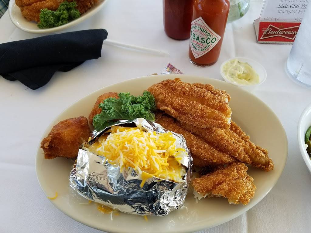 River Heights Restaurant | restaurant | 935 Riverside Ln, Crump, TN 38327, USA | 7316324484 OR +1 731-632-4484