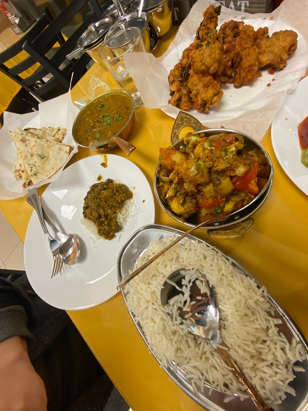 Curry Hut Indian cuisine and sweet | restaurant | 9809 W Oklahoma Ave, Milwaukee, WI 53227, USA | 4144889520 OR +1 414-488-9520