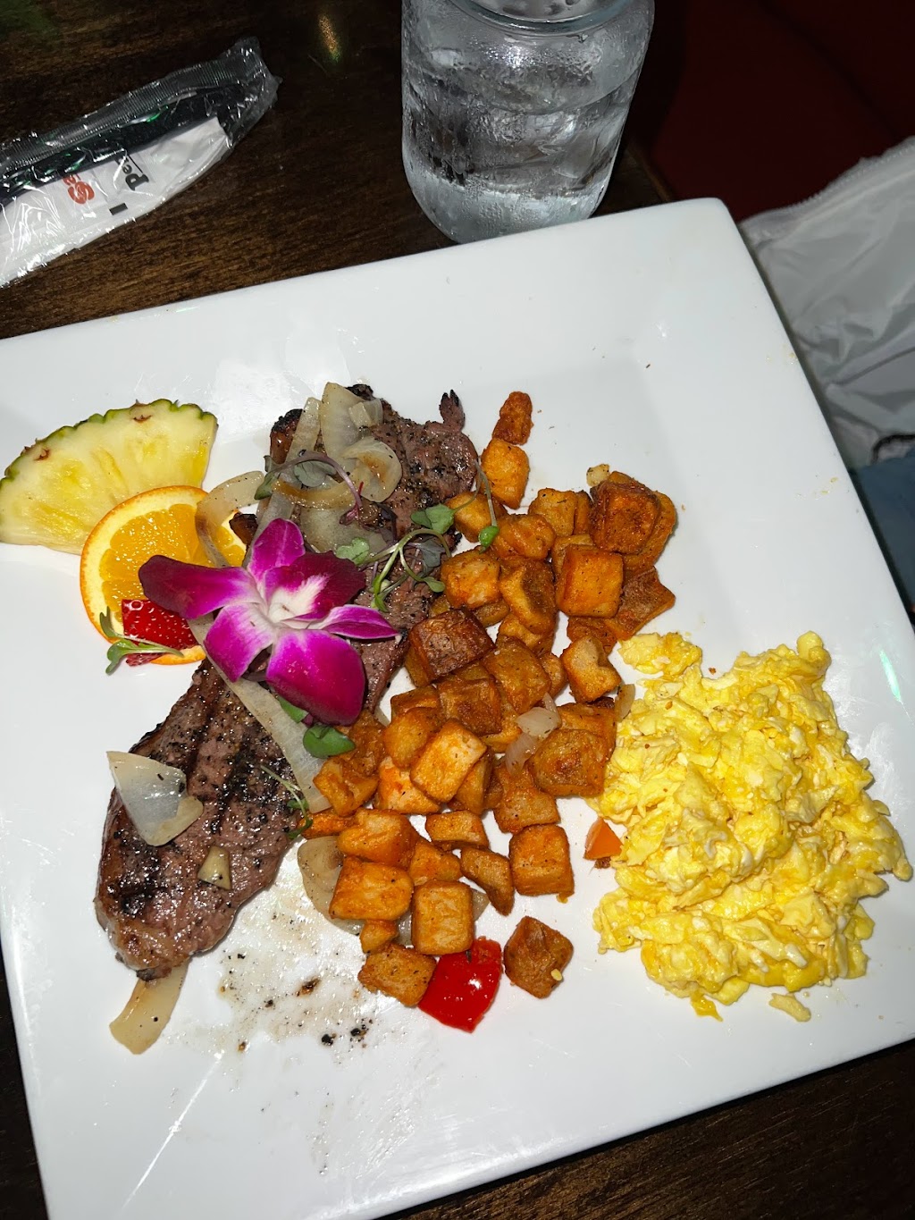 Canvas Social Cuisine | restaurant | 411 Granby St, Norfolk, VA 23510, USA | 7579376220 OR +1 757-937-6220