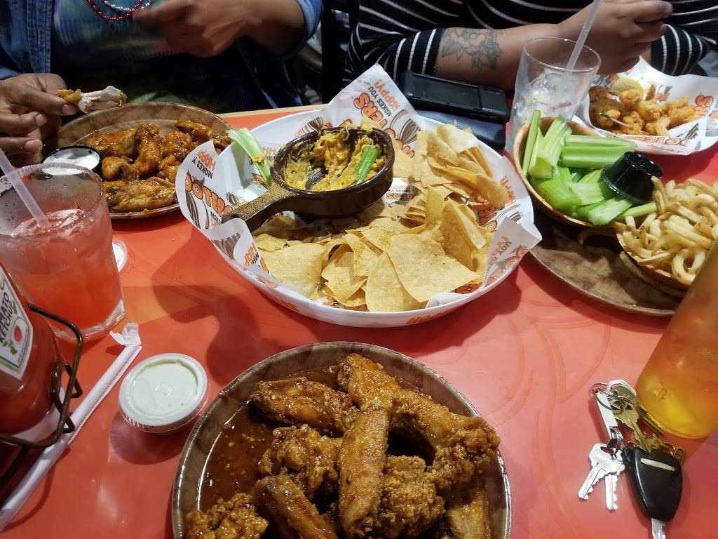 Hooters | meal takeaway | 7990 Pines Blvd, Pembroke Pines, FL 33024, USA | 9549626330 OR +1 954-962-6330