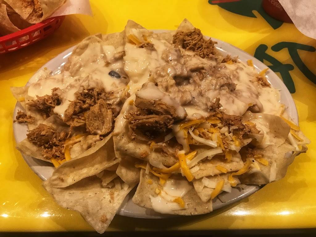 Fuzzys Taco Shop | restaurant | 2614 SW 17th St, Topeka, KS 66604, USA | 7857308090 OR +1 785-730-8090