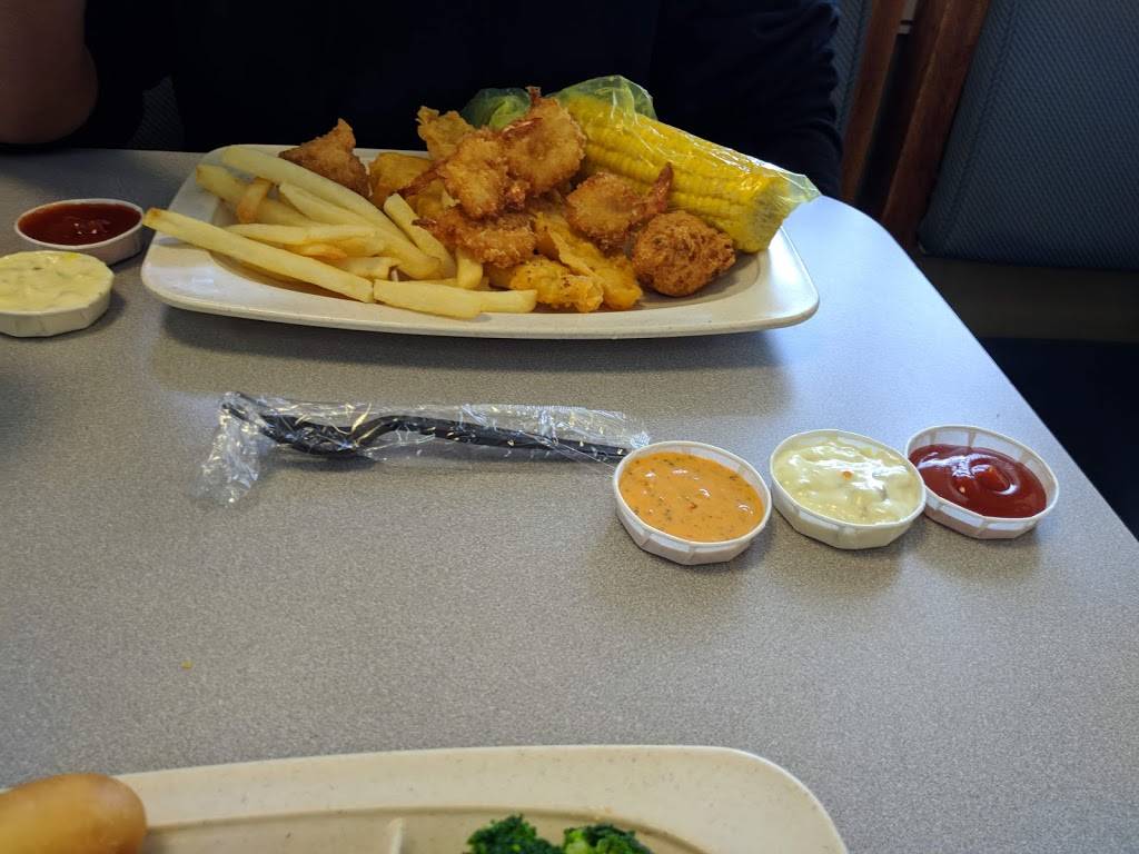 Captain Ds | restaurant | 2065 Metropolitan Pkwy SW, Atlanta, GA 30315, USA | 4047682468 OR +1 404-768-2468