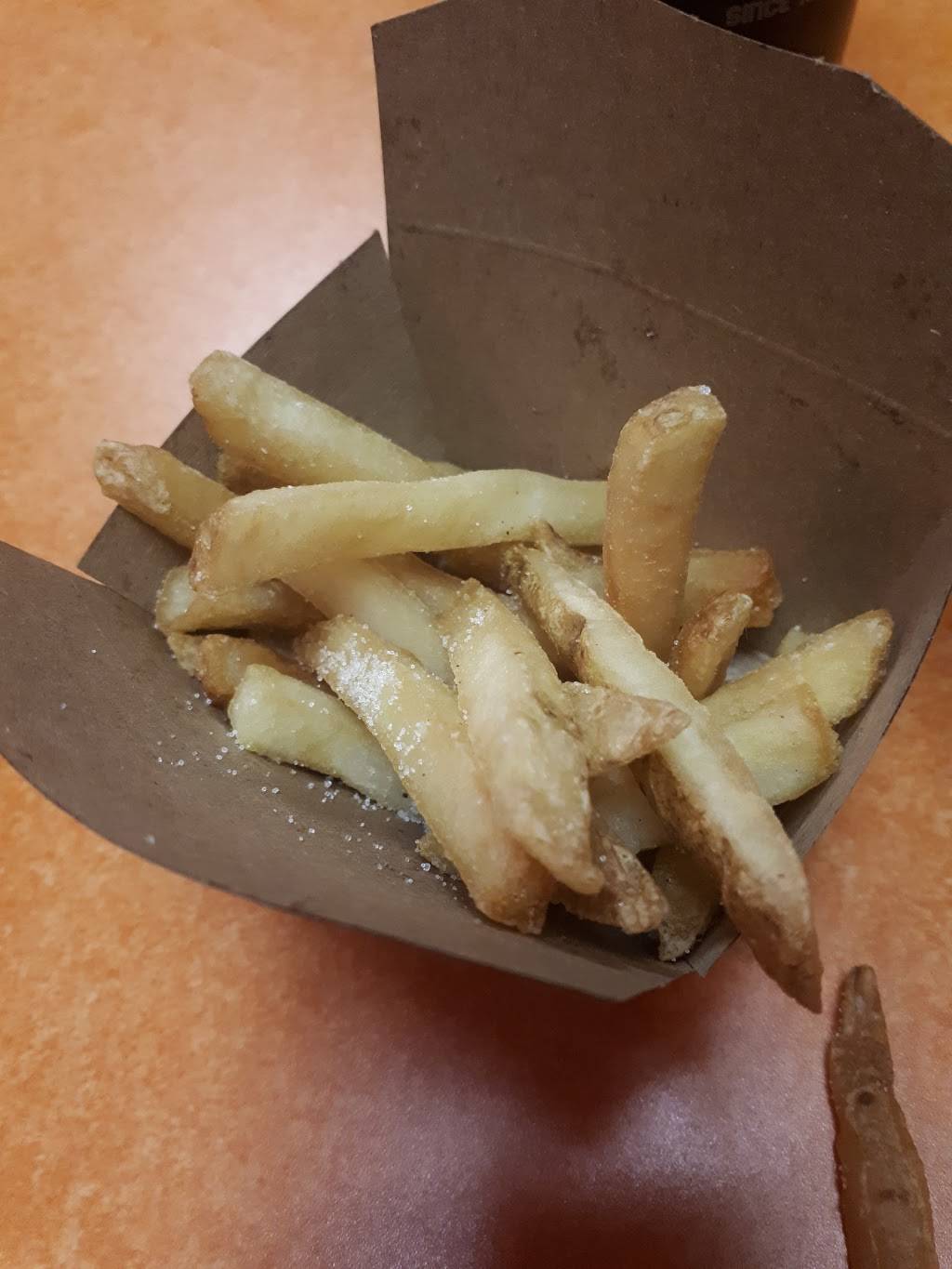 Harveys | restaurant | 1946 Robertson Rd, Nepean, ON K2H 5B9, Canada | 6138290811 OR +1 613-829-0811