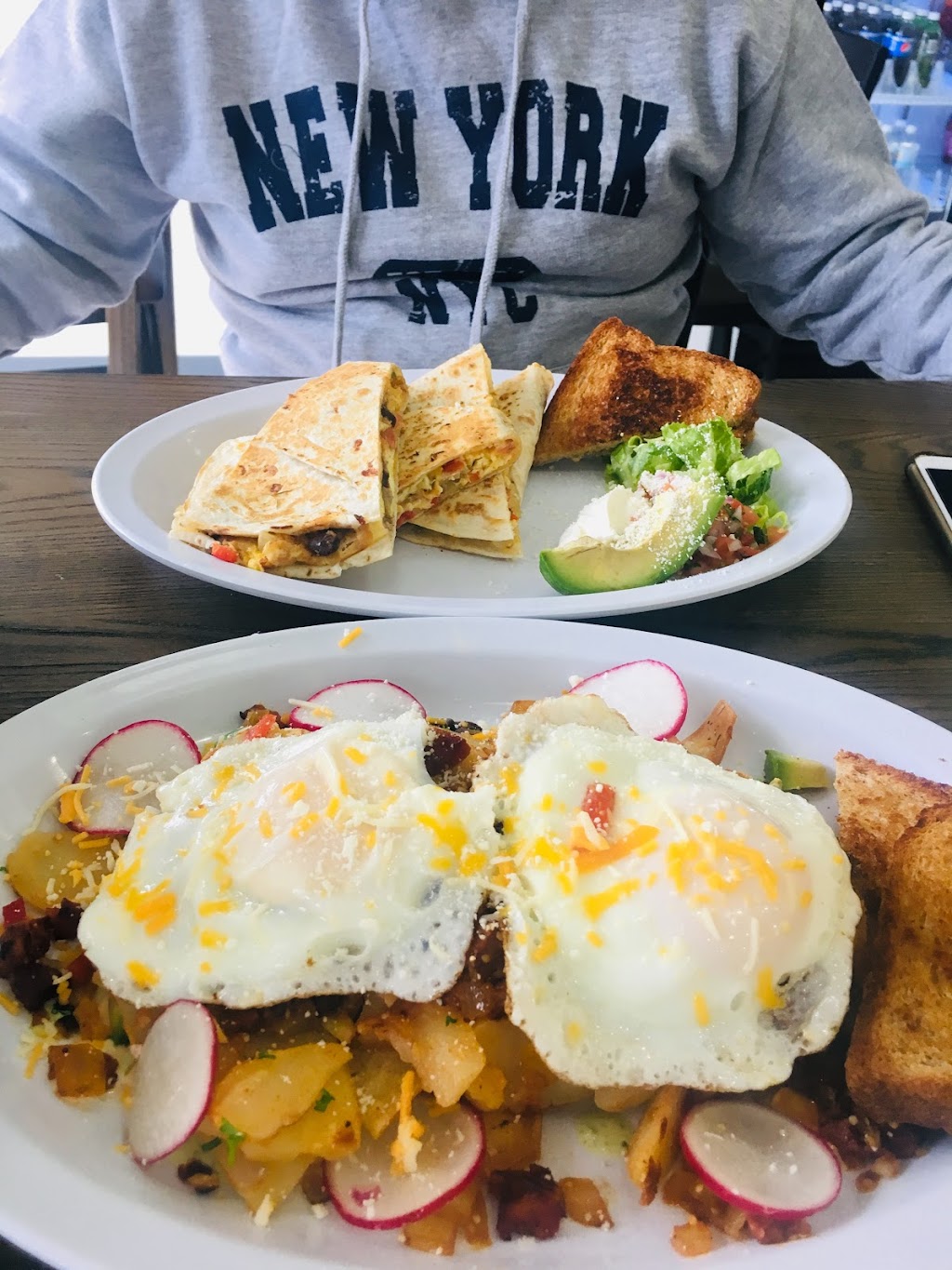 Upscale International Cafe | restaurant | 54-20 Broadway, Woodside, NY 11377, USA | 7183971852 OR +1 718-397-1852