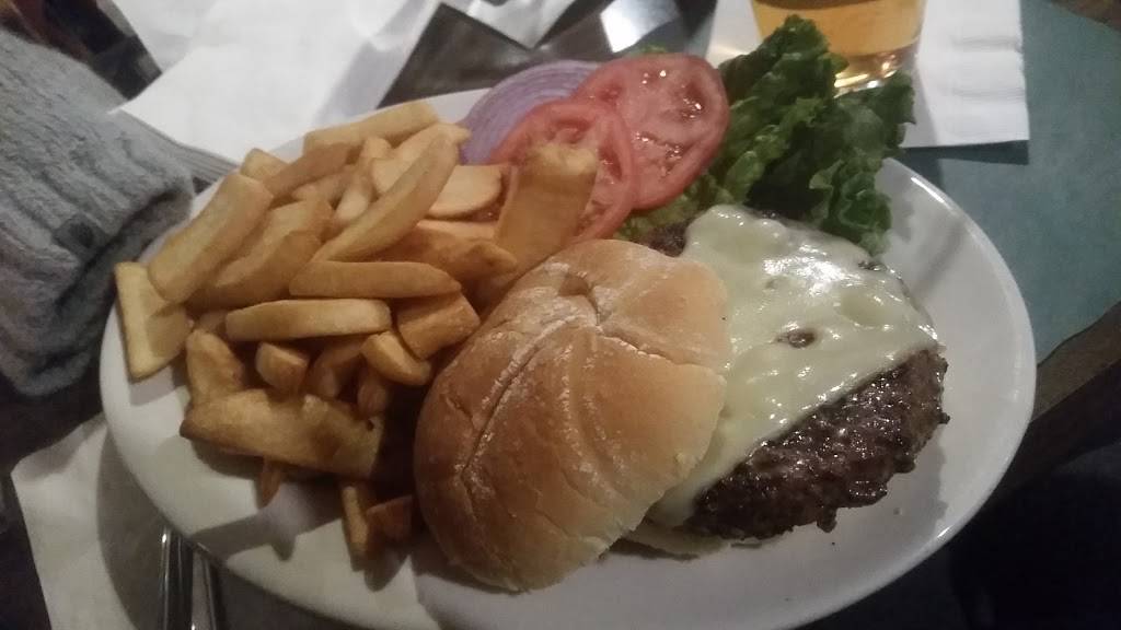 Cronins Publick House | restaurant | 23 Des Moines Rd, Quincy, MA 02169, USA | 6177869804 OR +1 617-786-9804