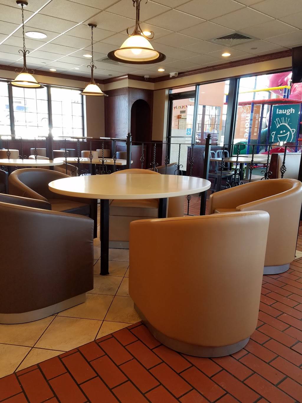 McDonalds | cafe | 901 NW Chipman Rd, Lees Summit, MO 64063, USA | 8165247239 OR +1 816-524-7239