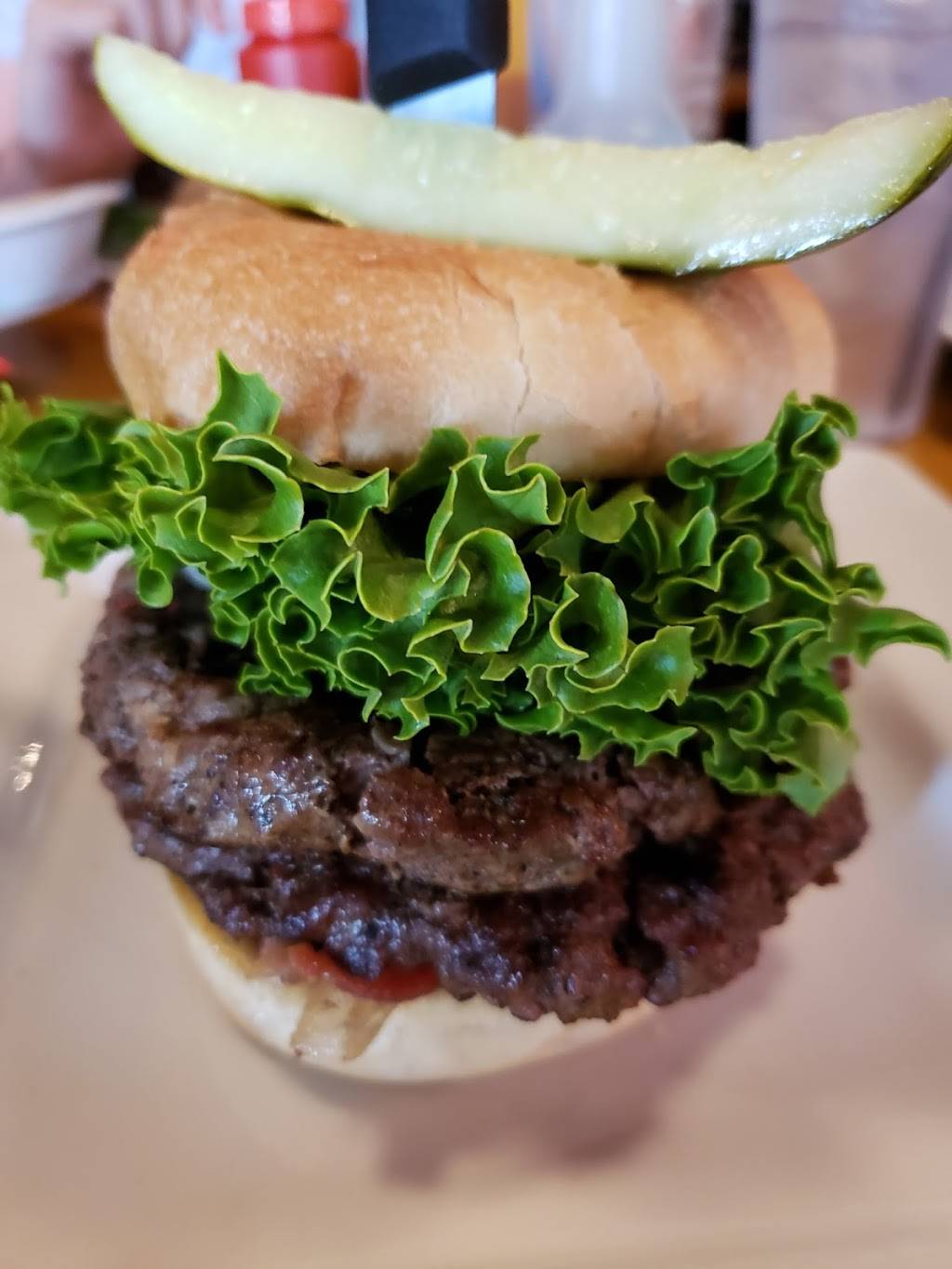 Gilligans | restaurant | 1270 Walker Rd, Windsor, ON N8Y 4T4, Canada | 5199710204 OR +1 519-971-0204