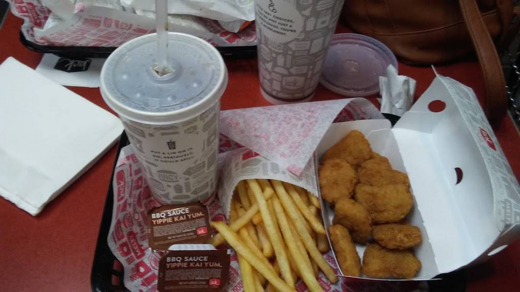 Jack in the Box | restaurant | 4968 E Kings Canyon Rd, Fresno, CA 93727, USA | 5592515070 OR +1 559-251-5070