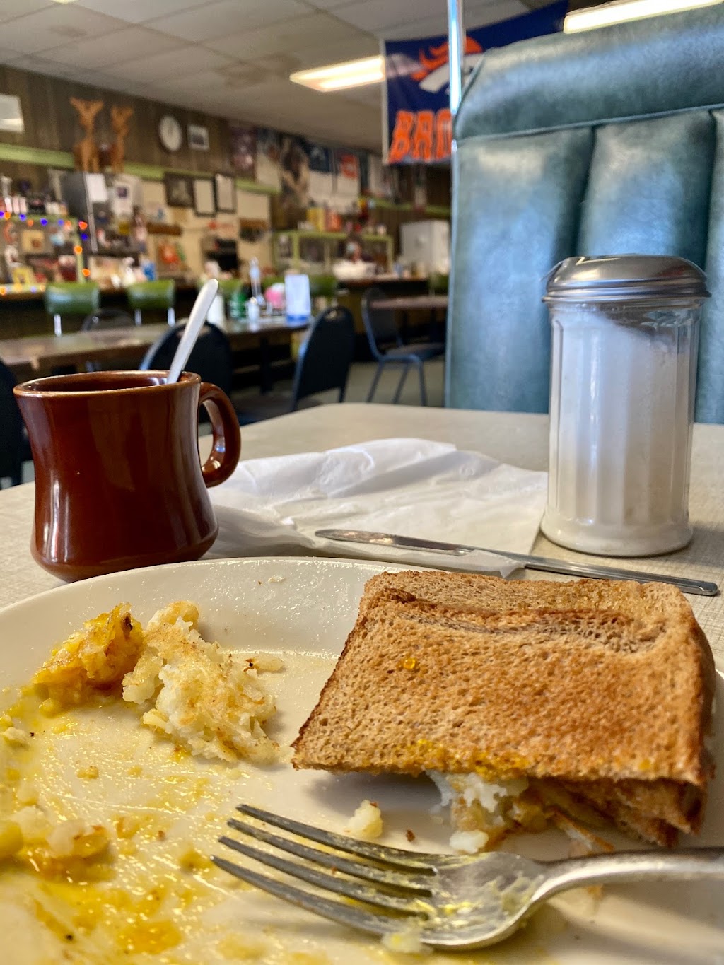 Alpine Rose Cafe | restaurant | 522 Main St, Walsenburg, CO 81089, USA | 7197381157 OR +1 719-738-1157