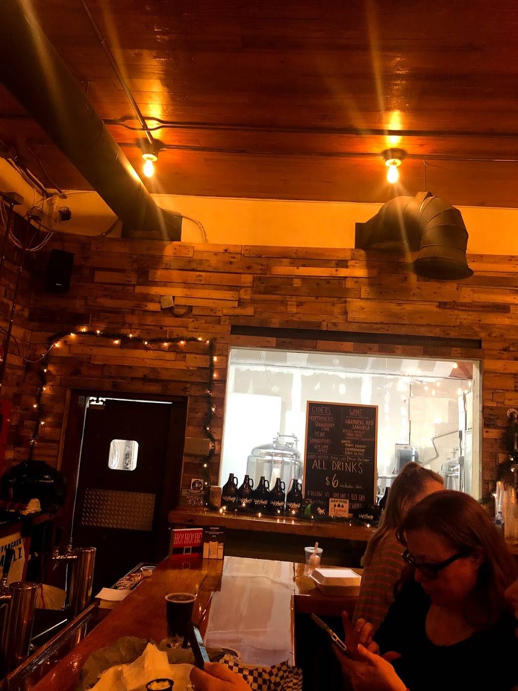 Wolf Branch Brewing - Mount Dora | restaurant | 100 E 4th Ave, Mt Dora, FL 32757, USA | 4072761510 OR +1 407-276-1510