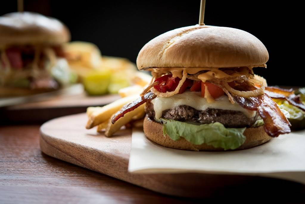 Tavern Hall | restaurant | 505 Bellevue Square, Bellevue, WA 98004, USA | 4254547500 OR +1 425-454-7500