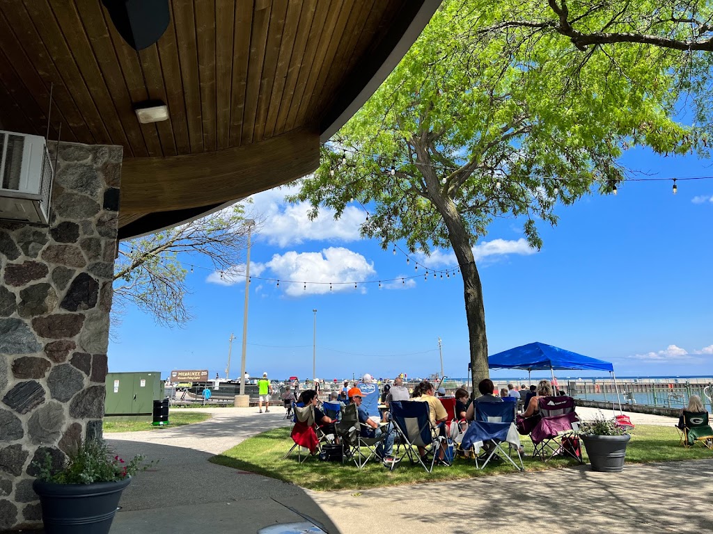 Roundhouse Beer Garden | restaurant | 1750 N Lincoln Memorial Dr, Milwaukee, WI 53202, USA | 4143954909 OR +1 414-395-4909