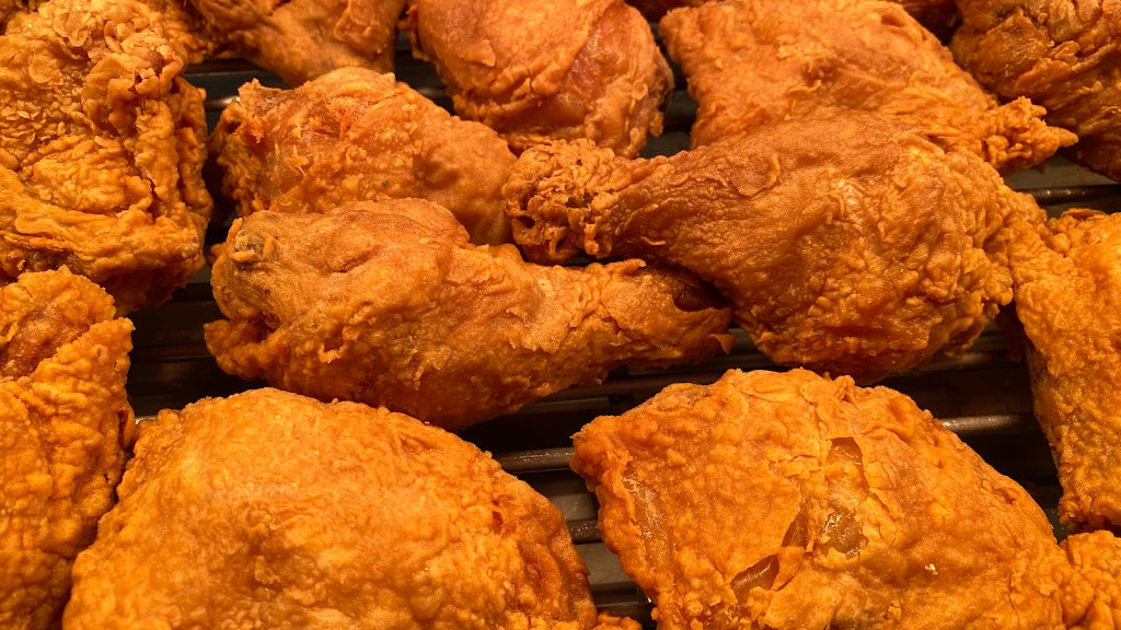 Ninas Chicken Seafood & Froyo | restaurant | 4400 E Berry St, Fort Worth, TX 76105, USA | 6827083000 OR +1 682-708-3000