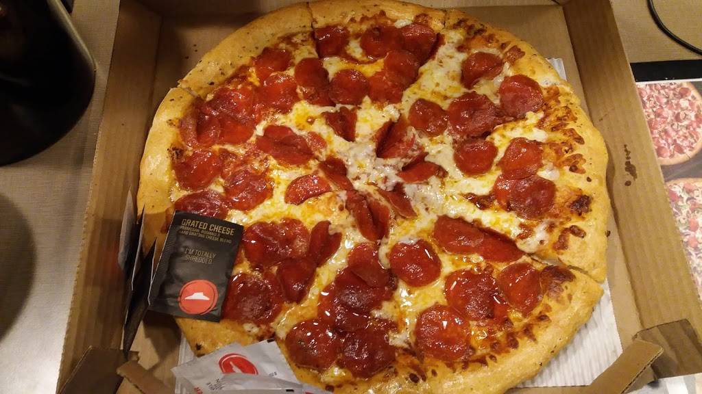 Pizza Hut | meal takeaway | 620 Lincoln Way, Ames, IA 50010, USA | 5152331000 OR +1 515-233-1000