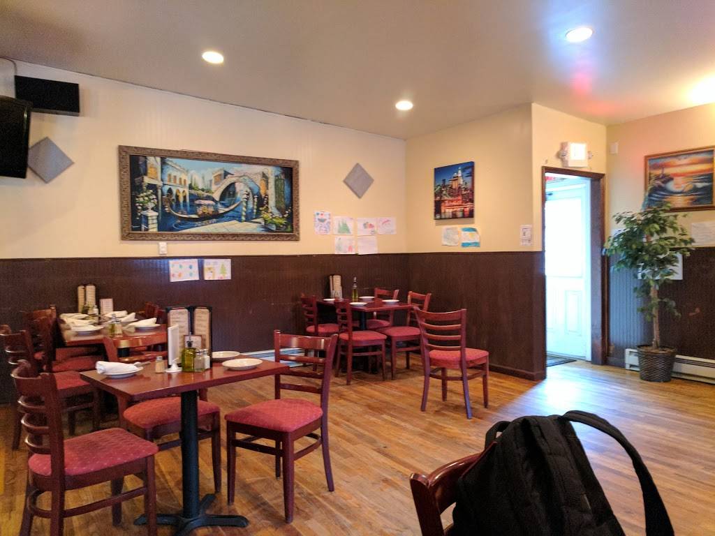 La Famiglia Bar & Grill | restaurant | 110 NY-311, Carmel Hamlet, NY 10512, USA | 8452284400 OR +1 845-228-4400