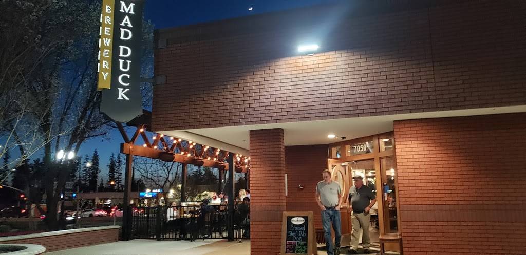 Mad Duck Craft Brewing Northwest | restaurant | 7050 N Marks Ave, Fresno, CA 93711, USA | 5598403825 OR +1 559-840-3825