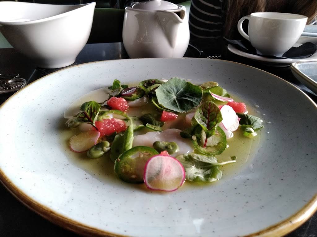 Le ST Laurent Restaurant | restaurant | 460 St. Laurent Boulevard, Penthouse, Ottawa, ON K1K 4Z2, Canada | 6134211444 OR +1 613-421-1444