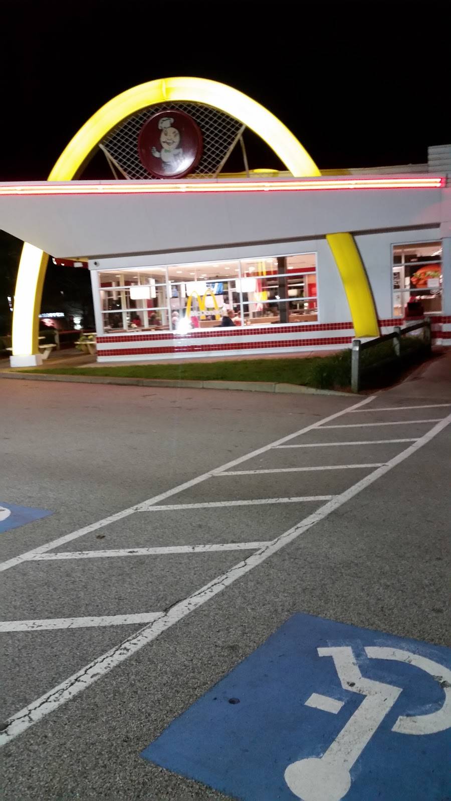 McDonalds | cafe | 117 Market St, Rockland, MA 02370, USA | 7819820760 OR +1 781-982-0760