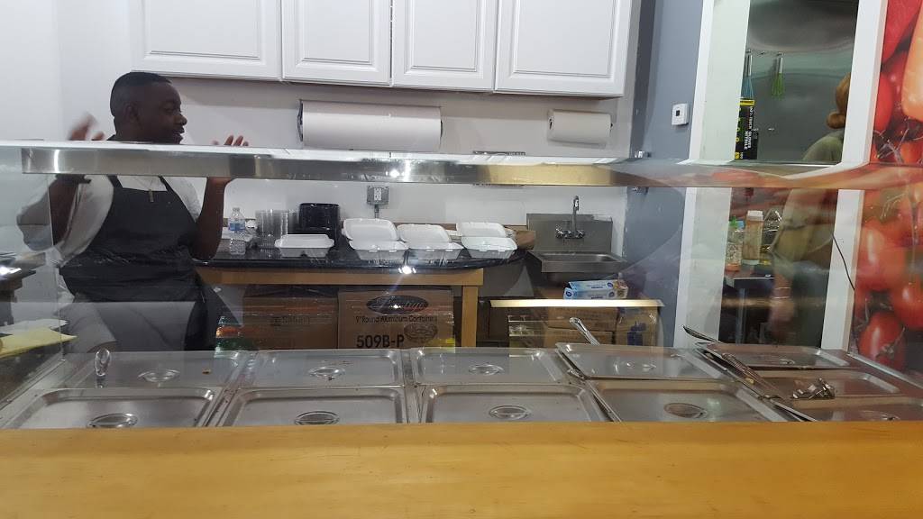 BGF Bobby Qs | restaurant | 447 N Main St, Freeport, NY 11520, USA | 5165444407 OR +1 516-544-4407